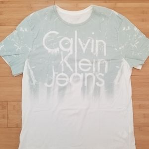 Calvin Klein Tee shirt